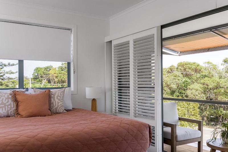 1 James Cook Apartments - Opposite Clarkes Beach - image 4