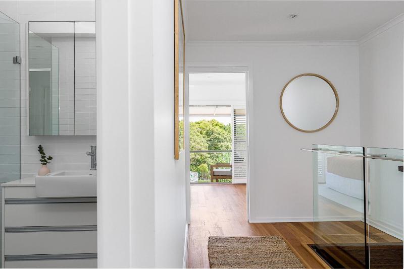 1 James Cook Apartments - Opposite Clarkes Beach - image 9