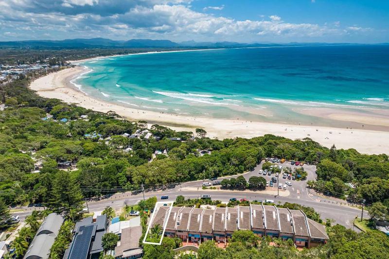 1 James Cook Apartments - Opposite Clarkes Beach - image 6
