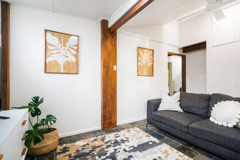 Bangalleys - beachside retreat with large pool - image 11