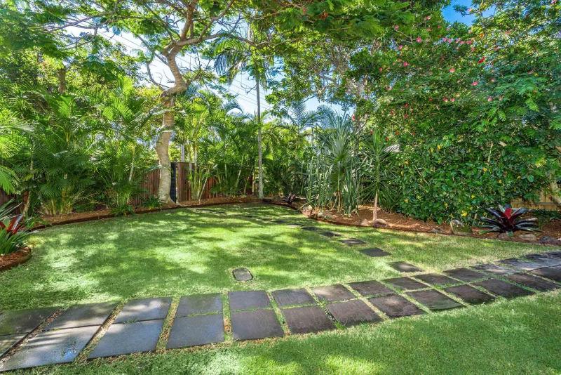 Bangalleys - beachside retreat with large pool - image 15
