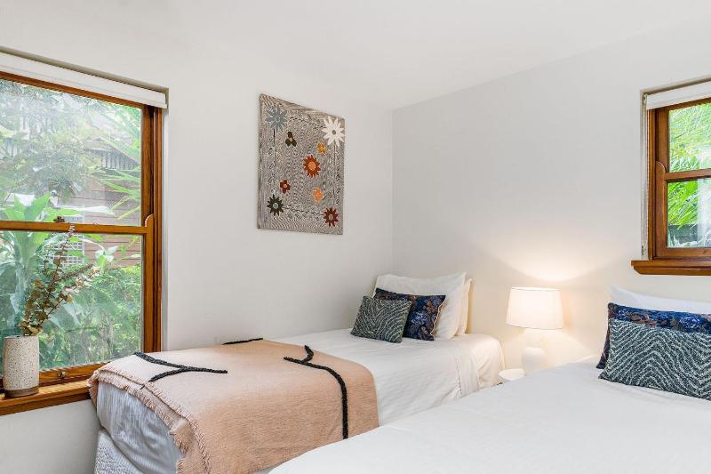 Byron Blisshouse - multi-home retreat with pool - image 8