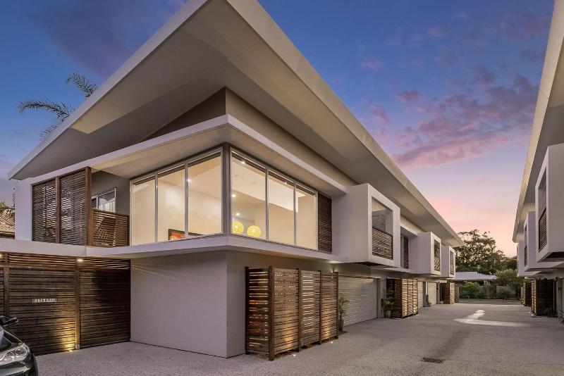 Byron Sunrise - 4 BR retreat with heated pool - image 9