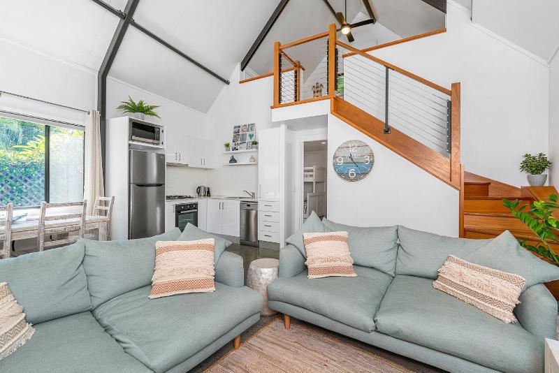 Gidgets House and Studio - sleeps up to 12 guests - image 4