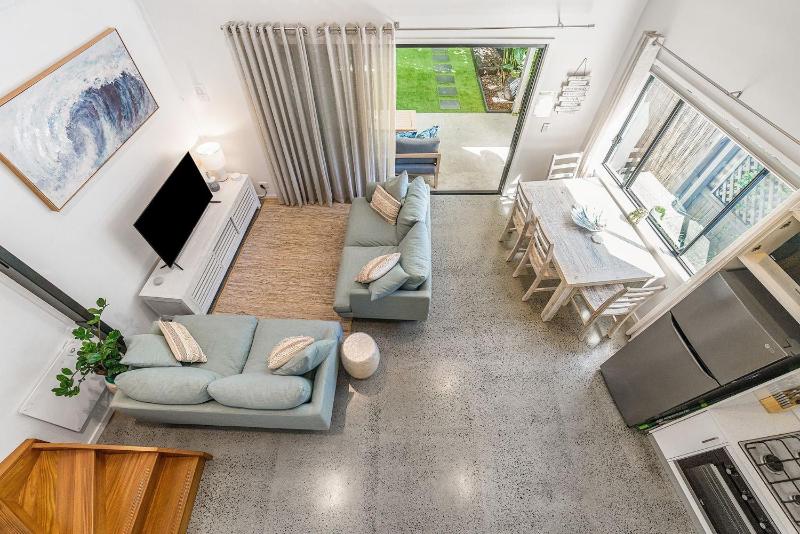 Gidgets House and Studio - sleeps up to 12 guests - image 10