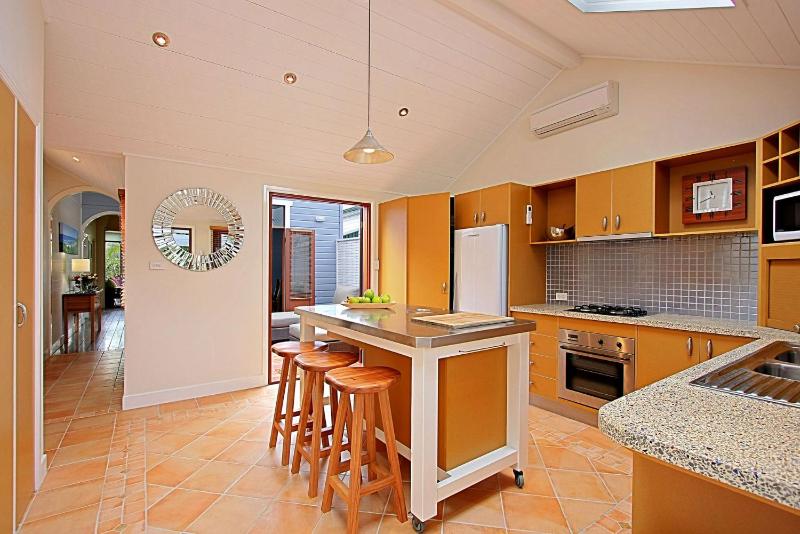 Harkaway - charming cottage in central Byron Bay - image 12