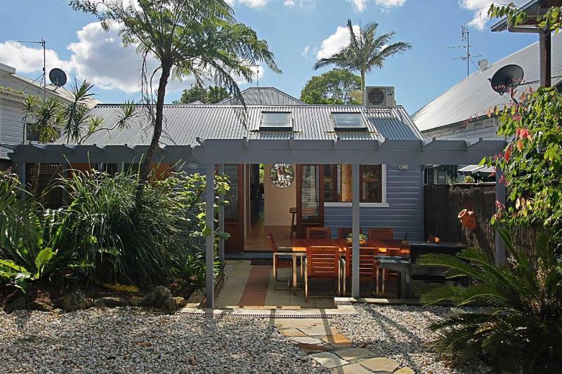 Harkaway - charming cottage in central Byron Bay - image 1