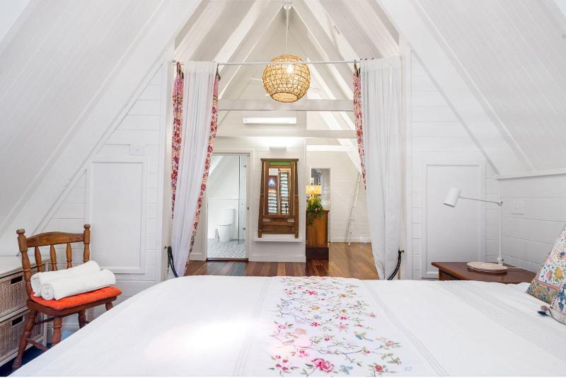 Longhouse - spacious 4 BR Belongil Beach retreat - image 16