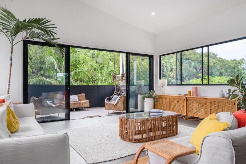 Melaleuca - luxury 4BR retreat with pool - image 15