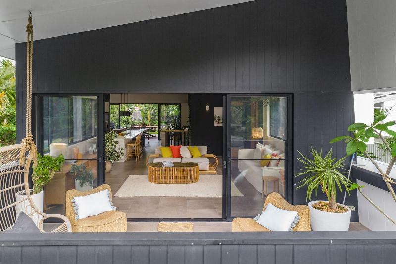 Melaleuca - luxury 4BR retreat with pool - image 14