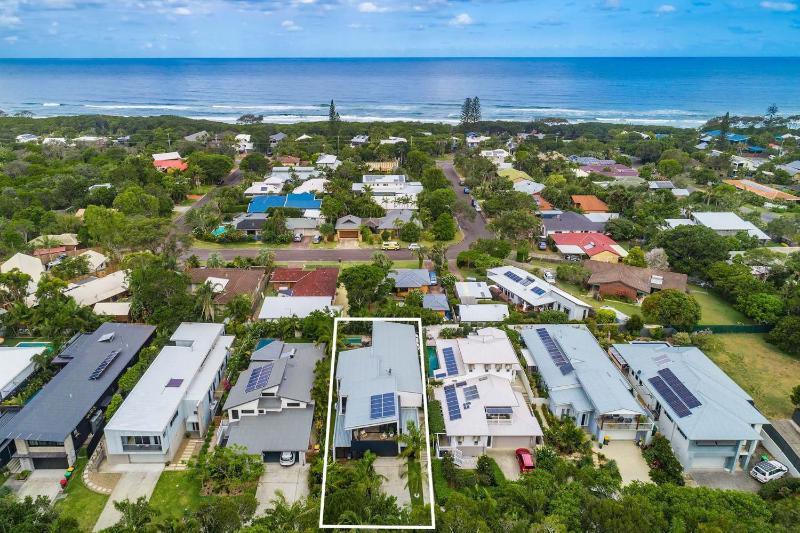 Melaleuca - luxury 4BR retreat with pool - image 10