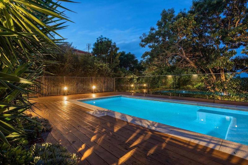 Mulivista - spacious home with ocean views & pool - image 6