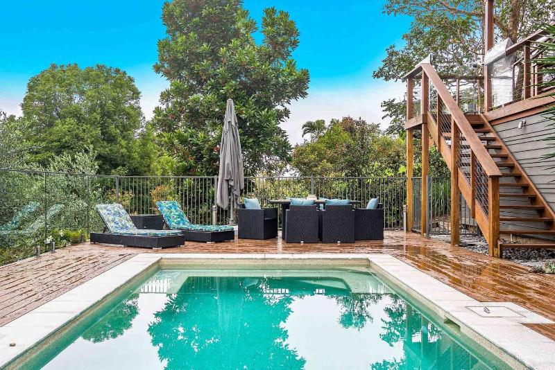 Mulivista - spacious home with ocean views & pool - image 12