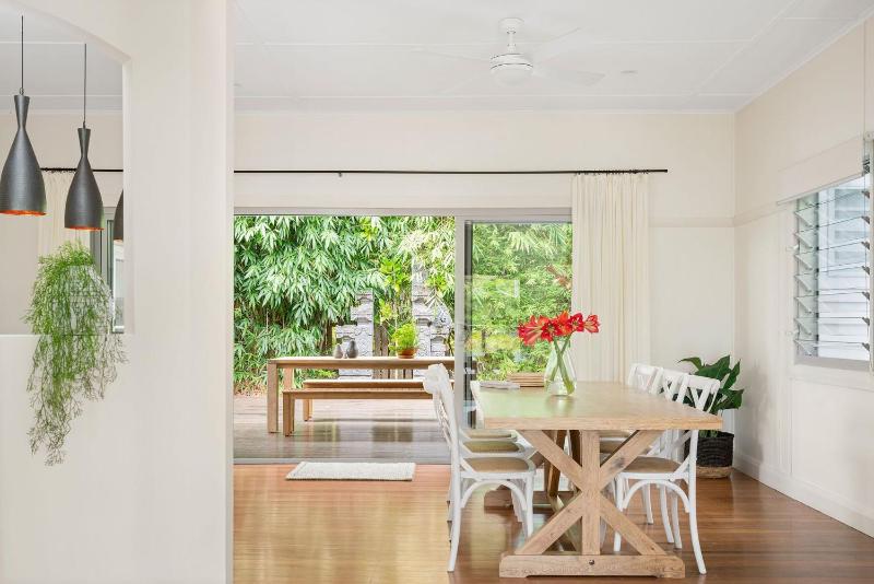 The White Rabbit - with studio & covered deck - image 16