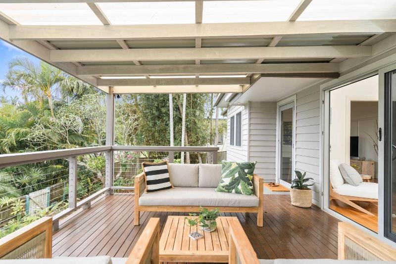 The White Rabbit - with studio & covered deck - image 9