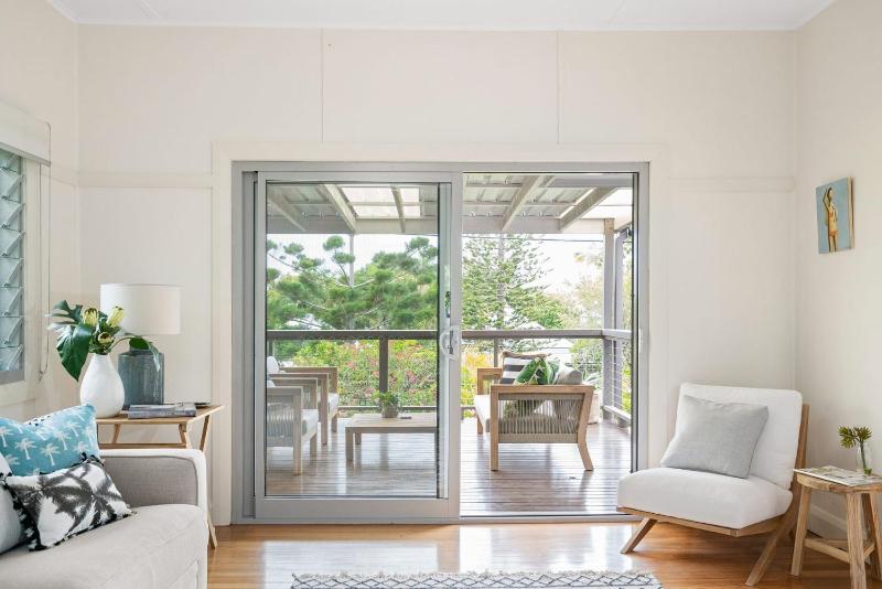 The White Rabbit - with studio & covered deck - image 3