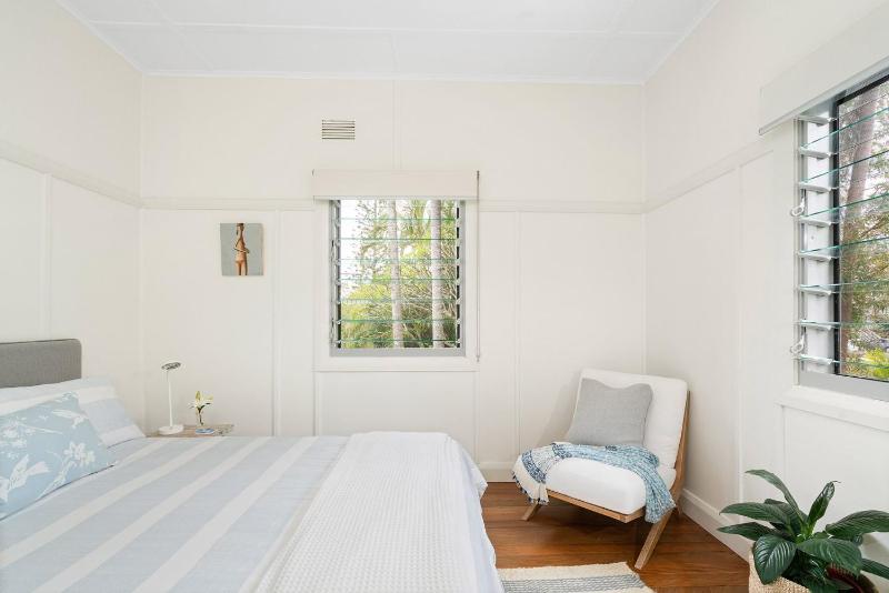 The White Rabbit - with studio & covered deck - image 8