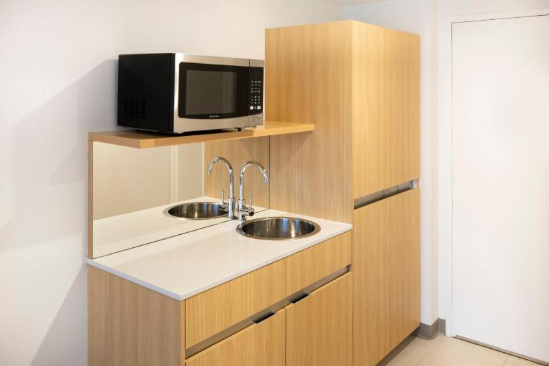 Standard Triple Room image 2