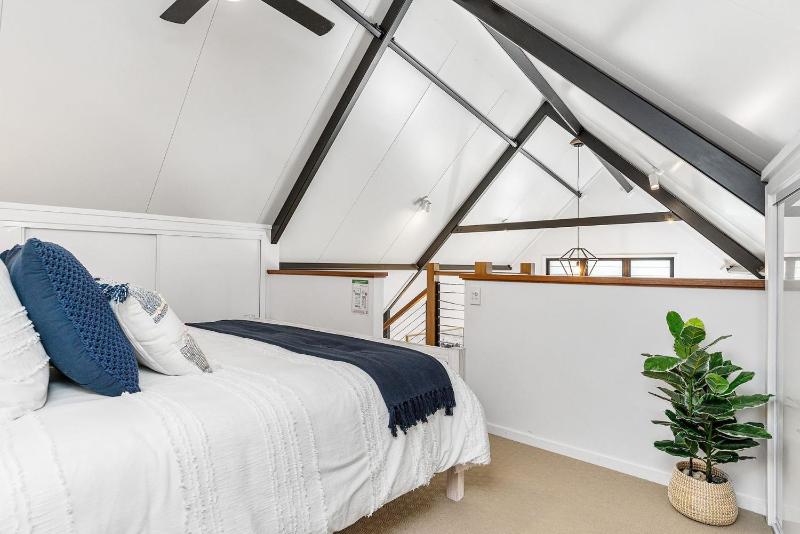 Gidgets Studio - cosy retreat near town centre - image 12