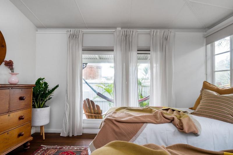 Gidgets House - renovated beach house with hot tub - image 16