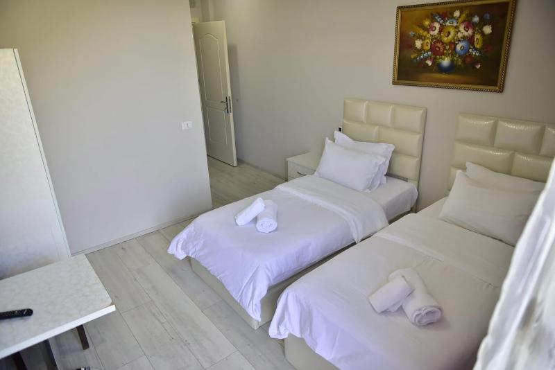 Superior Twin Room with Garden View image 1