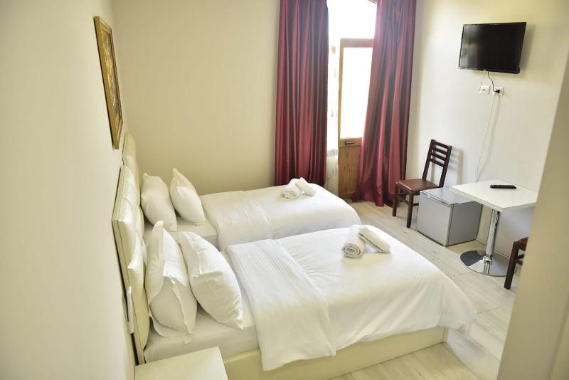 Standard Twin Room with Garden View image 1