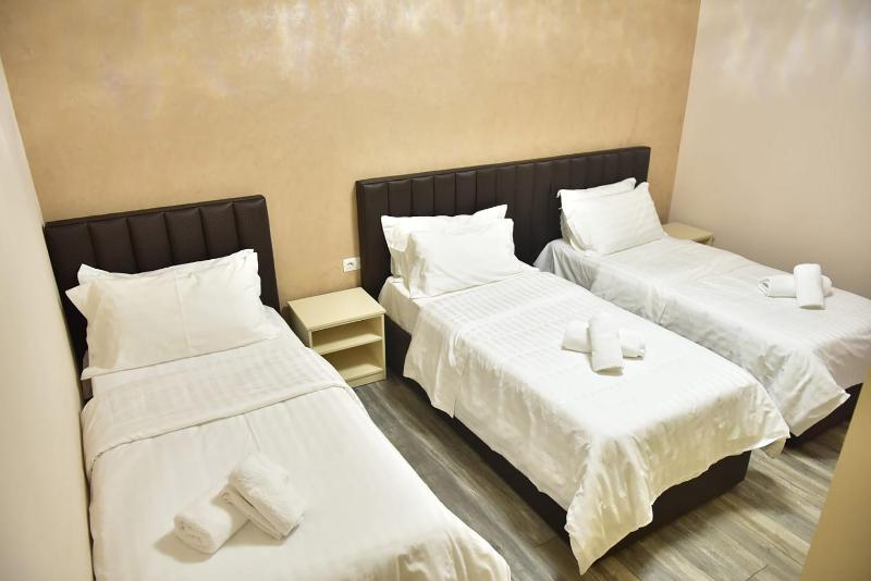 Basic Triple Room image 1