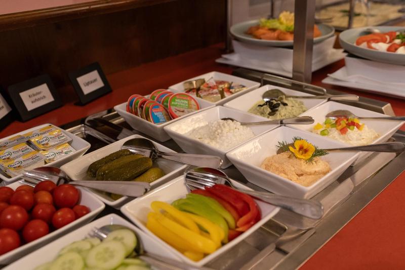 Deluxe Double Room image 3