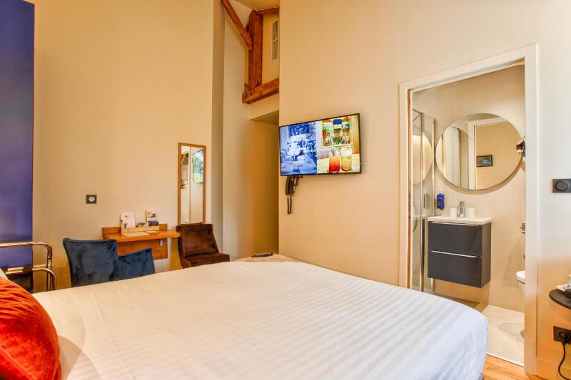 Double Room image 4