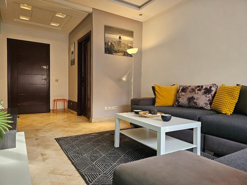 Cosy 2BR Free Parking AC & Fast WiFi Central Maarif - image 8