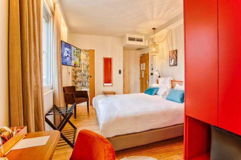 Large Double Room image 1