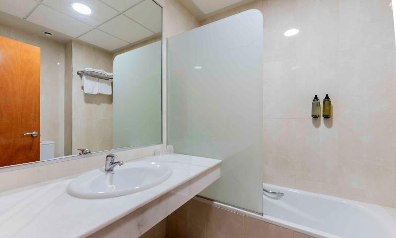 Double or Twin Room image 4