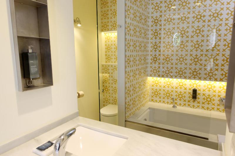 Double Room with Garden View image 4