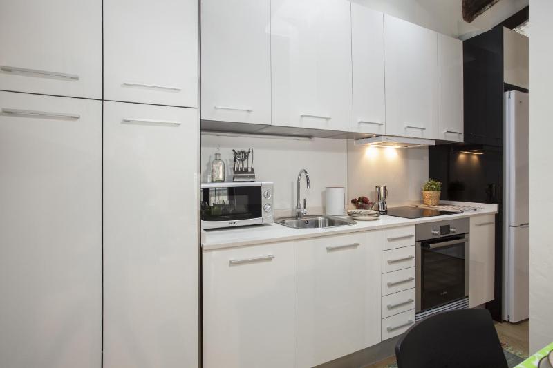 Deluxe One-Bedroom Apartment image 4