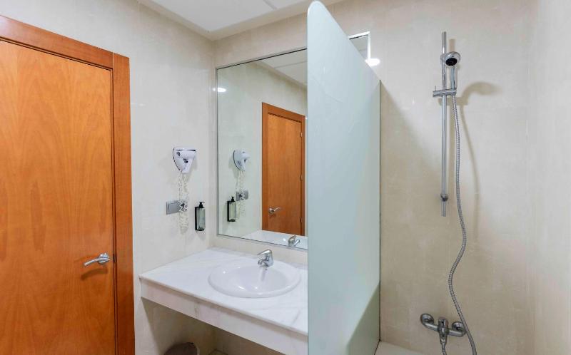 Double or Twin Room image 3