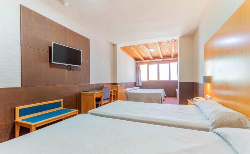 Quadruple Room (2 Adults + 2 Children) image 2