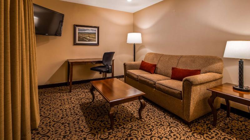 Family Room - Non-Smoking image 4