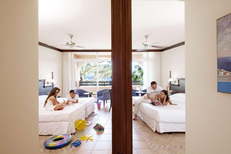 Family Room with Sea View (2 Adults + 2 Children) image 3