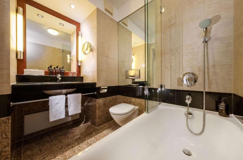 Superior Double Room image 4