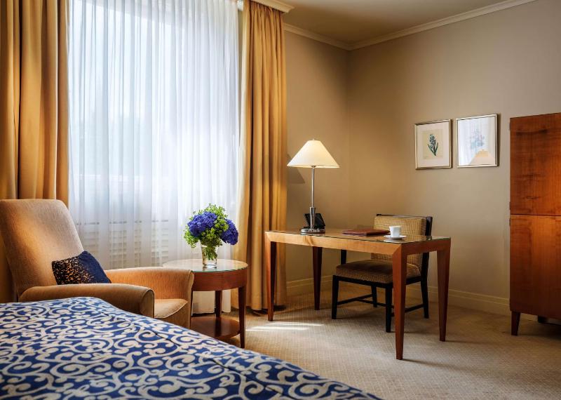 Deluxe Double Room image 4