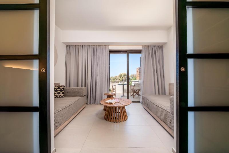 One-Bedroom Suite image 3