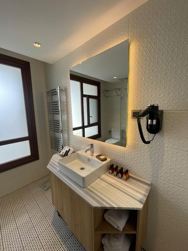 Suite with Balcony image 3