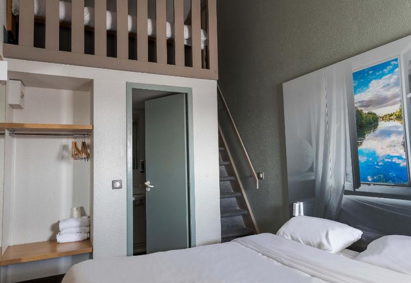 Quadruple Room image 1