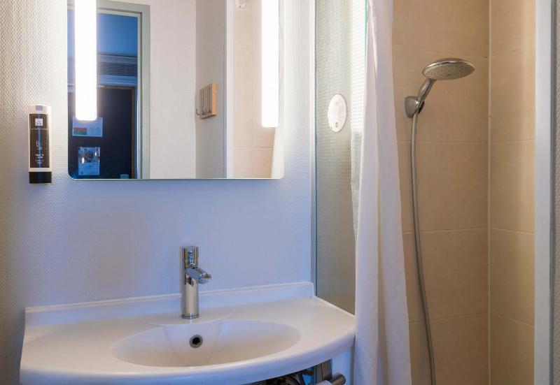 Double Room image 4