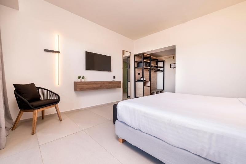 Double Room image 1