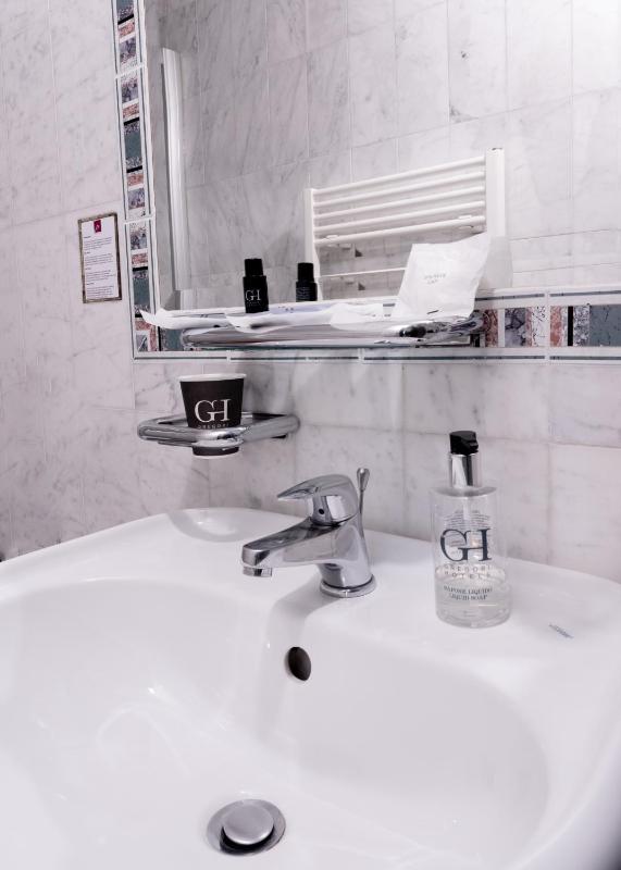 Comfort Double Room with Bathtub image 2