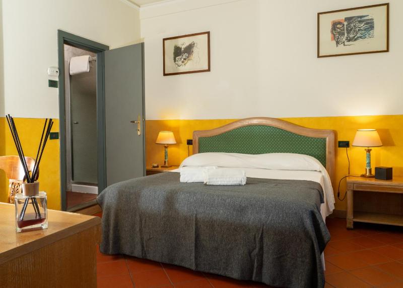 Junior Suite with Balcony image 1