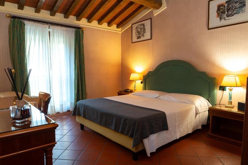 Classic Double or Twin Room image 3