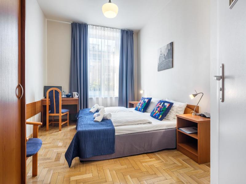 Double Room image 1