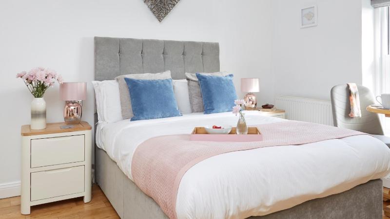 Studio Apartment with Sea View image 4